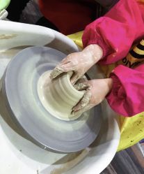 -泥娃娃DIY陶吧(易生活购物公园店)