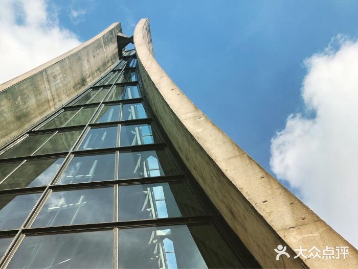 路思义教堂图片