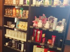 零售区-星巴克(上海虹桥新天地二店)