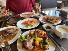 -大中华希尔顿酒店-念自助餐·嗨啤·小龙虾