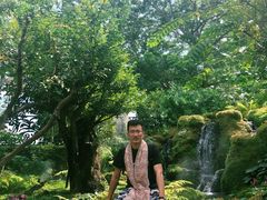 -Chom Cafe and Restaurant