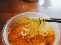 -亮亮面馆(经六路店)
