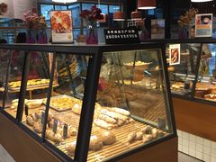 面包甜点陈列柜-Dough&Joe团憩(瑞虹天地月亮湾店)