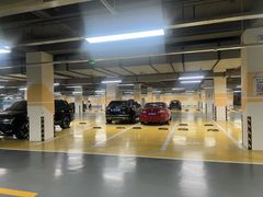 -奥特莱斯停车场