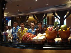 员工精神面貌-源泰东南亚风味餐厅(太仓海运堤店)