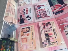-名创优品(北京新中关购物中心地铁层店)