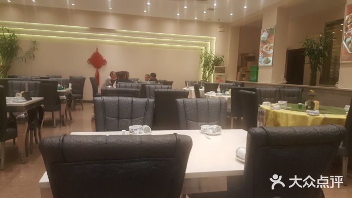 巢香扣肉馆大堂图片