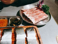 -围炉肉舍丹东海鲜烤肉·烤活鳗(步行街店)