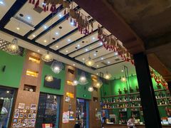 -香巴拉云南餐厅(华莱坞店)