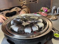 -围炉肉舍•炭烤活鳗•丹东海鲜烤肉(步行街店)