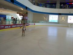 -冰纷万象滑冰场(赣州华润万象城店)