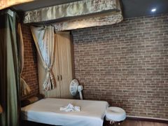 -莱蔻·圣灸堂·推拿艾灸(天山店)