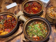 -有红鸡毛店·砂锅菜(抚琴夜市店)