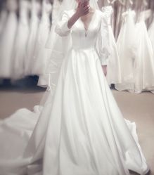 -满庭芳婚纱礼服店