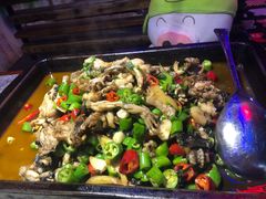 炭烧牛蛙平锅紫苏味-蘭奢雅集·江浙菜(青山江滩店)