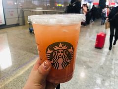 冰摇桃桃绿茶-星巴克(上海虹桥站2A检票口)