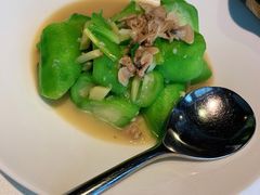 原汤蛤蜊煮广东胜瓜-皇朝会.经典传统粤菜(外滩店)