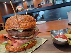 双蛋指椒牛肉汉堡-魏斯理汉堡(西安沣东吾悦店)