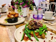 -FLOVIE FLORIST CAFE