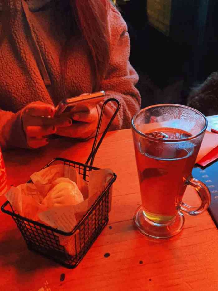 less bar-"害 命运的牵引啊 隔壁小酒吧关门后 朋友.