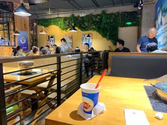 大堂-洪氏嗨捞·广东猪肚鸡·椰子鸡火锅(西咸万象城店)