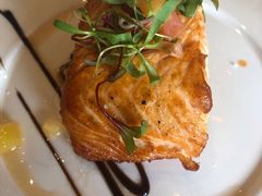 海苔酥配烤三文鱼-YUE·6·西式融合餐厅(外滩六号店)