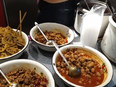 -爆炸头阿姨小四川正宗川味小吃(无任何分店)