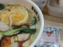 -蒙自源米线大王(花园城商场店)