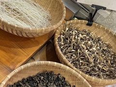 -粘豆包柴火铁锅炖