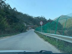 -十万大山布透温泉
