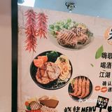他们的烤肉口味特别地正宗，肉都鲜嫩多汁，简直停不下来