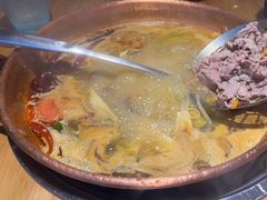 -洱火云南酸菜牛肉火锅(石景山当代商城店)