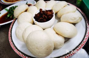 Dried Vegetable Braised Pork Steamed Bun