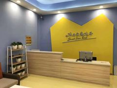 -蓝鲸国际少儿游泳训练中心(爱建店)