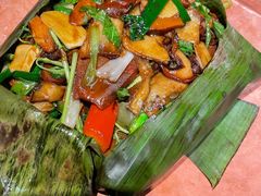 包烧野生牛肝菌-云海肴·汽锅鸡·云南代表菜(天山百盛优客店)