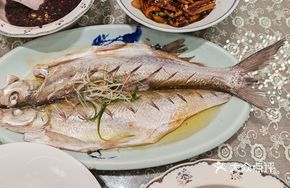 Steamed White Water Fish with Explosive Salt
