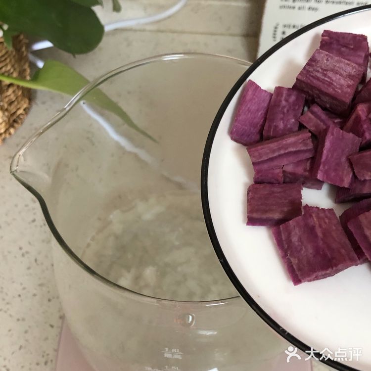 紫薯牛奶银耳羹～女神级平价食谱