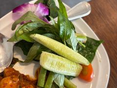 -Chom Cafe and Restaurant
