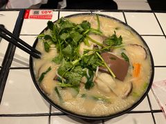 浓汤鱼汁小锅米线-肥汁米蘭香港米线(长宁来福士店)