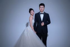 -雪中彩影婚纱摄影·微光艺术中心