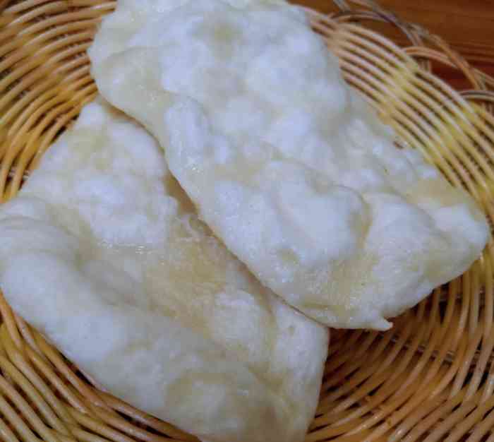 「锅巴馍」强烈推荐这个锅巴饼 配着酱 很好吃 因为家是安徽的 小