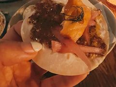 烟熏三文鱼配烤饺子皮和芥末籽酱-BOR Eatery(安福路店)