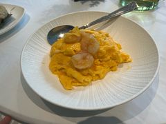 沙葱虾仁炒滑蛋-侨美·唐荔园·40年地道粤菜