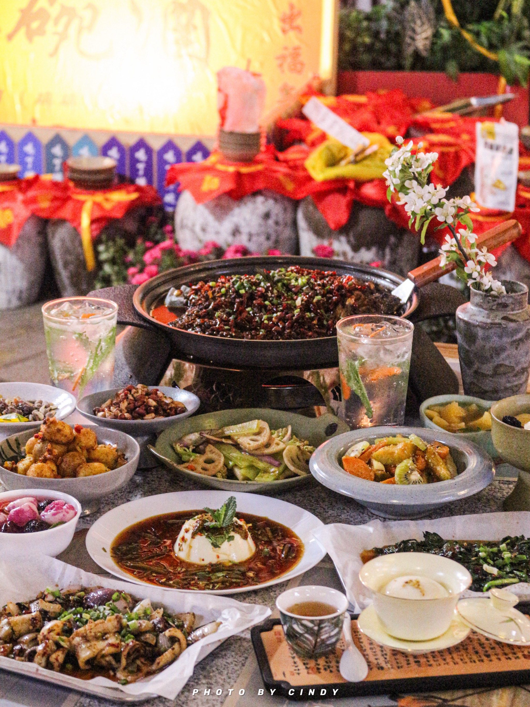 在杭州‼️首家摔碗酒餐厅,还能吃到非遗蛋烘糕