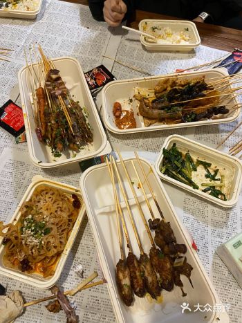 好吃的烧烤。堂食都不过隐又点了外卖