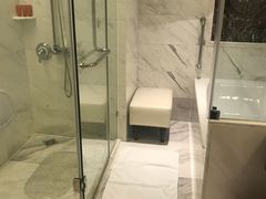 -深圳富苑皇冠假日套房酒店