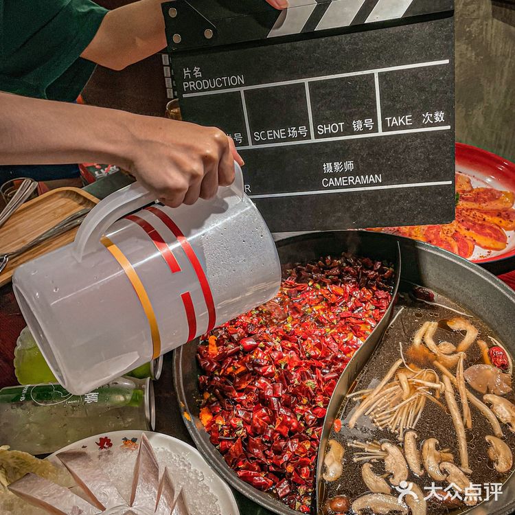 来福田了❗️就在梅林❗️杉姐老火锅丨一涮穿越到老成都‼️ 