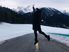 -江布拉克景区怪坡停车场