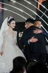 点击看大图 -爱伊人婚纱礼服美妆馆