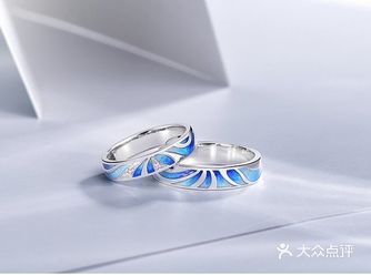 更有母贝粉与钻石的加入，点点星辰莹亮闪烁